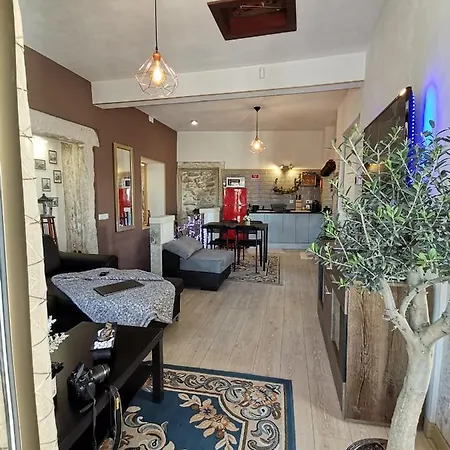 Yasmine 212 Holiday home *